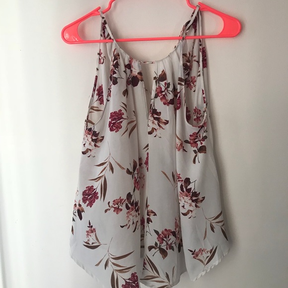 Francesca's Collections Tops - NWOT Beautiful floral Francesca’s top